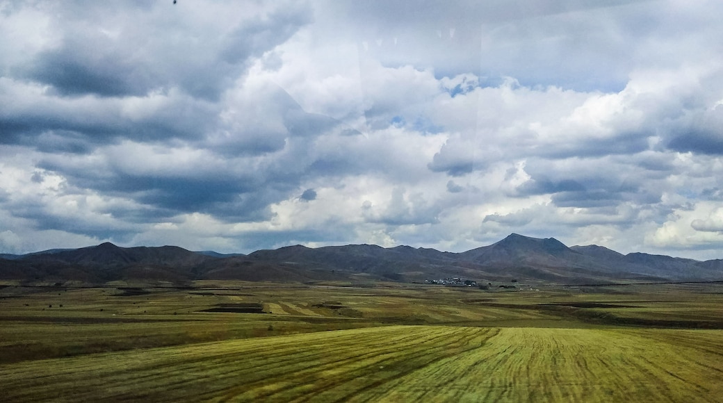 #nature #fujixs1 #fujifilmxpro2 #travel #trip #view #mountain #greenmountain #sky #dark #documentary #journal #fujifilm #fujifilm_id #gm #gmdiscovery