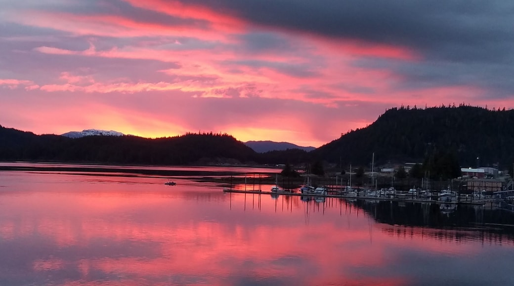 Beautiful sunsets in Thornebay Akaska Every evening it has different colors