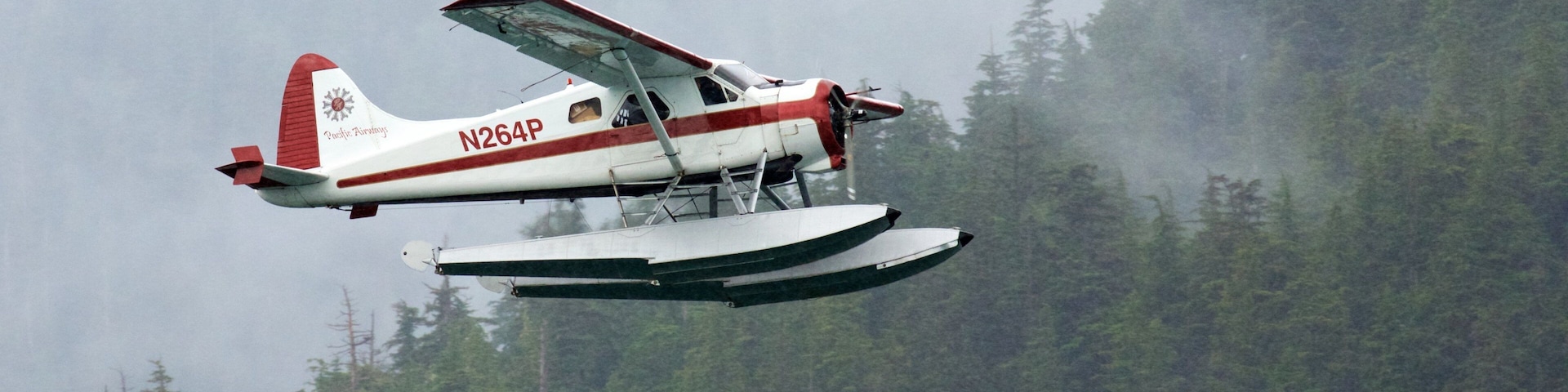 Ketchikan mostrando aeronave e uma aeronave