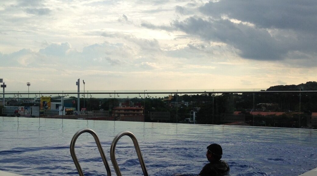 This is the best hotel in Kuantan besides Hyatt at the beach front. Nice infinity pool and spacious gym area. #free #wifi