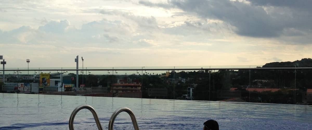 This is the best hotel in Kuantan besides Hyatt at the beach front. Nice infinity pool and spacious gym area. #free #wifi