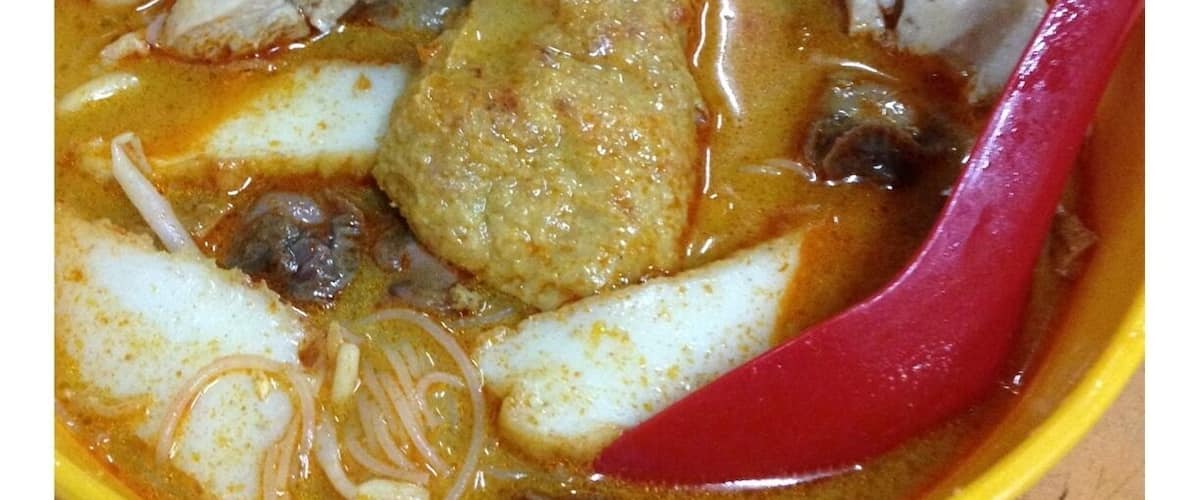 This place is well known for its curry noodle, complete with cockles and steamed white chicken. A must try if you are in Teluk Cempedak.