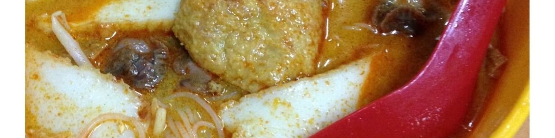 This place is well known for its curry noodle, complete with cockles and steamed white chicken. A must try if you are in Teluk Cempedak.