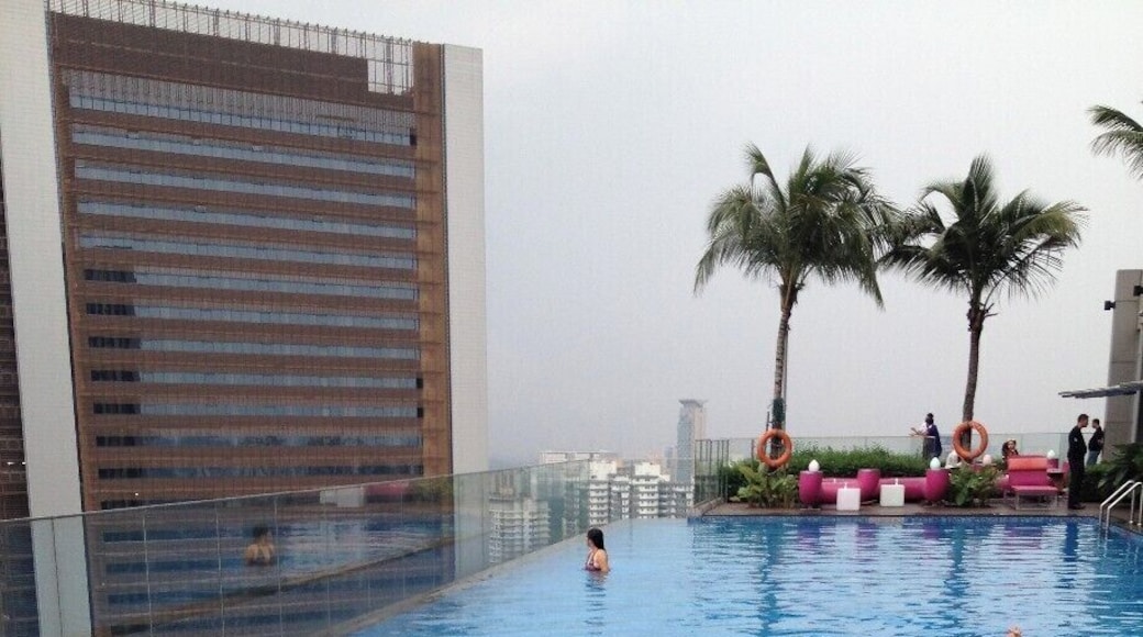My first infinity pool experience. I thought it would be coastal, but it was industrial. Either way, I'm not complaining!