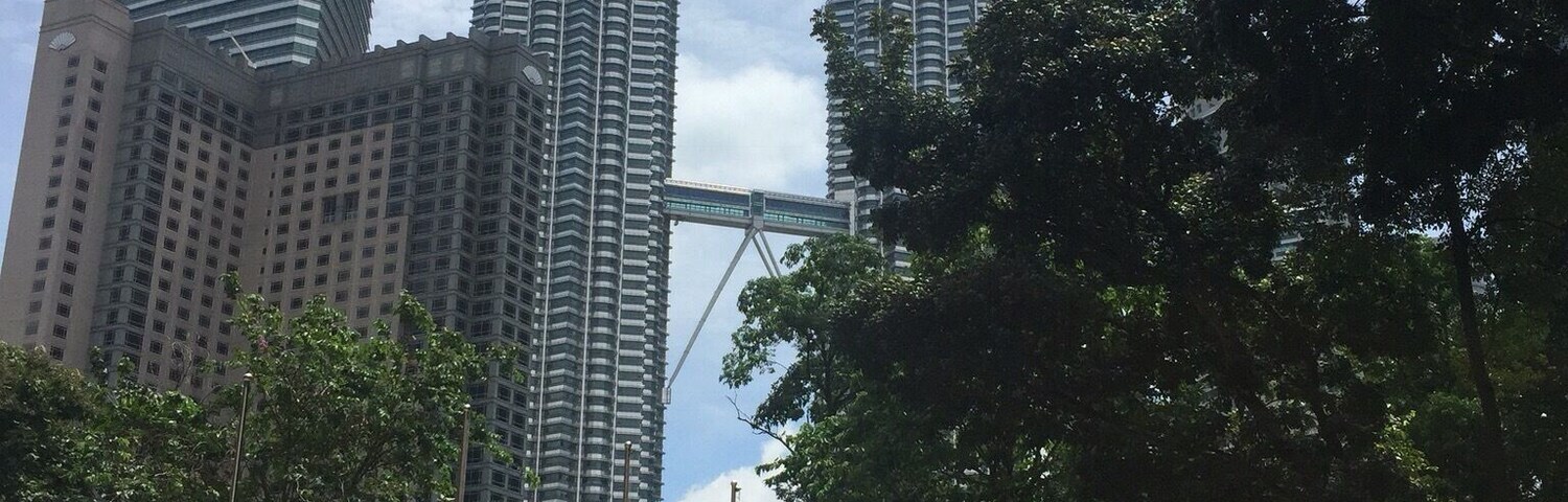 Las Torres Petronas y el parque circundante.