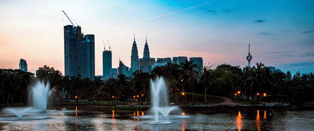 Sunrise in Kuala Lumpur. Did a lot of research and found this spot, great view of the Twin Towers.
#BvSWater