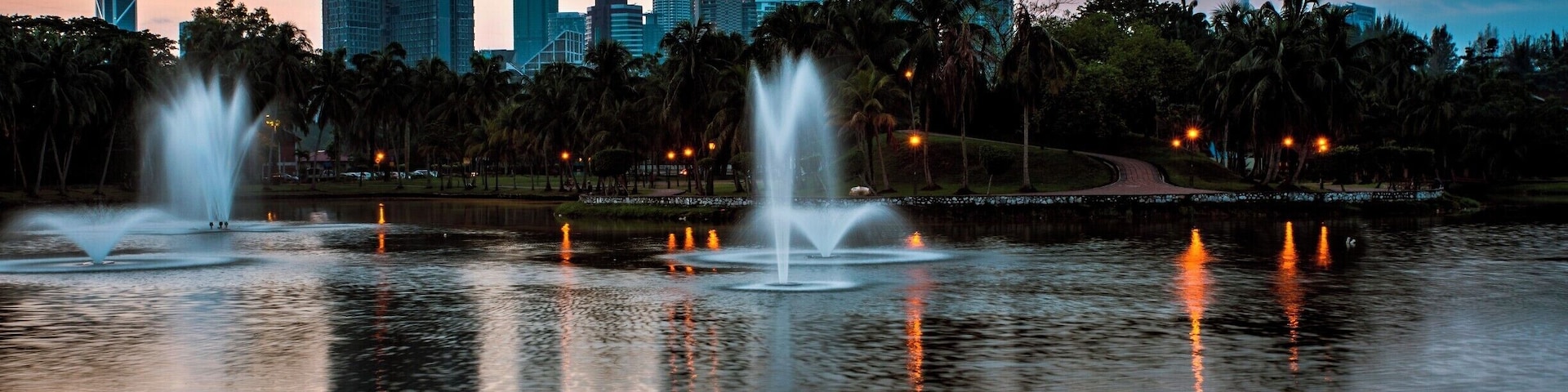 Sunrise in Kuala Lumpur. Did a lot of research and found this spot, great view of the Twin Towers.
#BvSWater