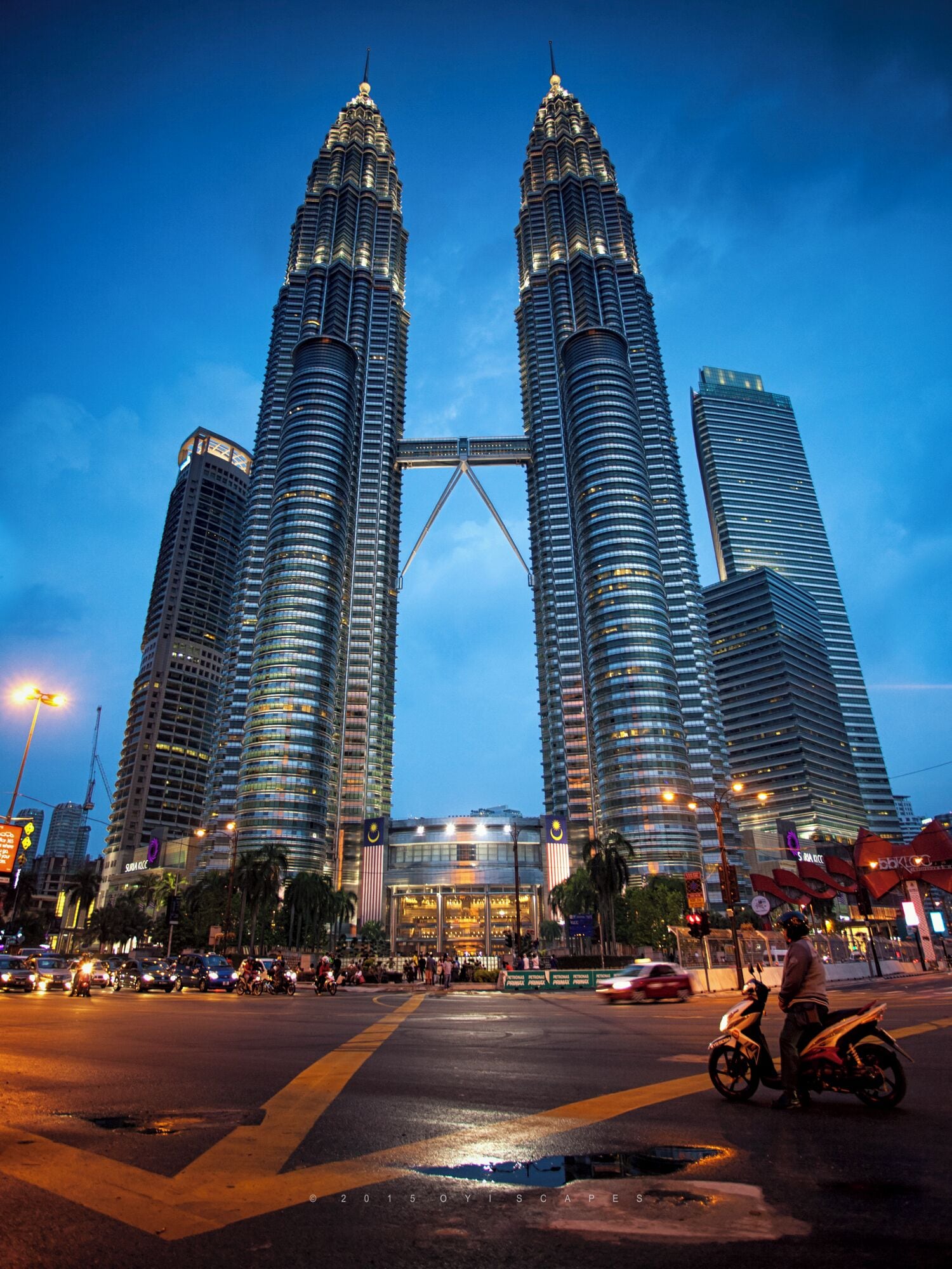The #Petronas Towers, also known as the Petronas Twin Towers are twin skyscrapers in Kuala Lumpur, Malaysia. These towers were the tallest buildings in the world from 1998 to 2004 and remain the tallest TWIN towers in the world.

#KL
#Malaysia
#blue