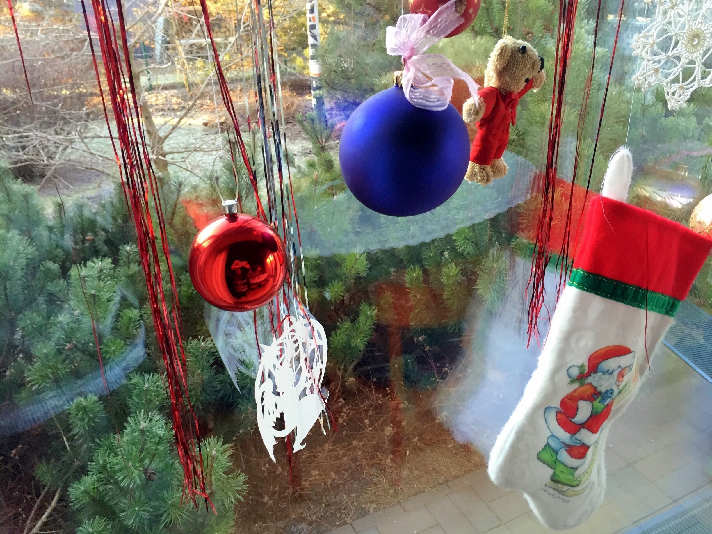 Winter window decorations 