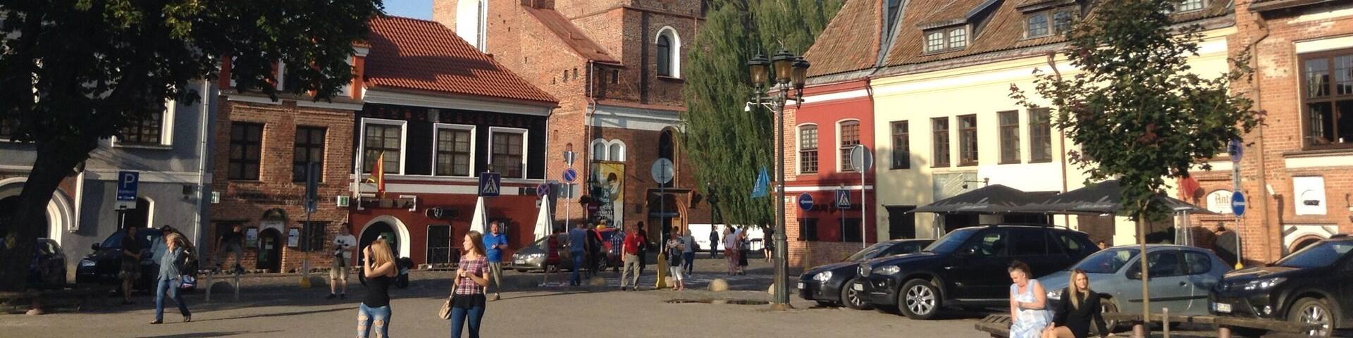 Kaunas Cathedral Basilica of apostles St. Peter and St. Paul lies at the corner of the old town main square.
#kaunas #oldtown #lithuania