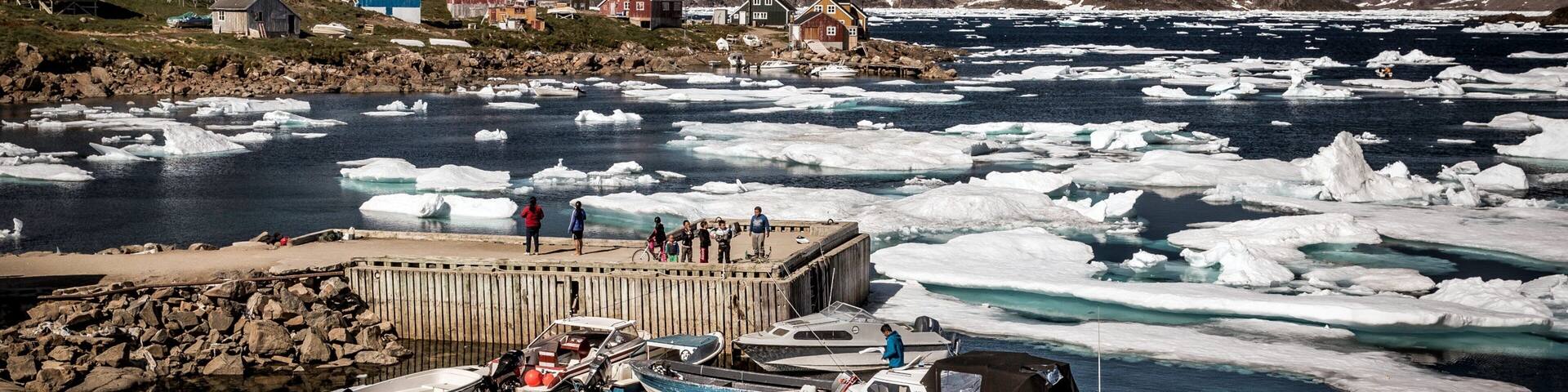 クルスク 表示 雪, ボート と 山々