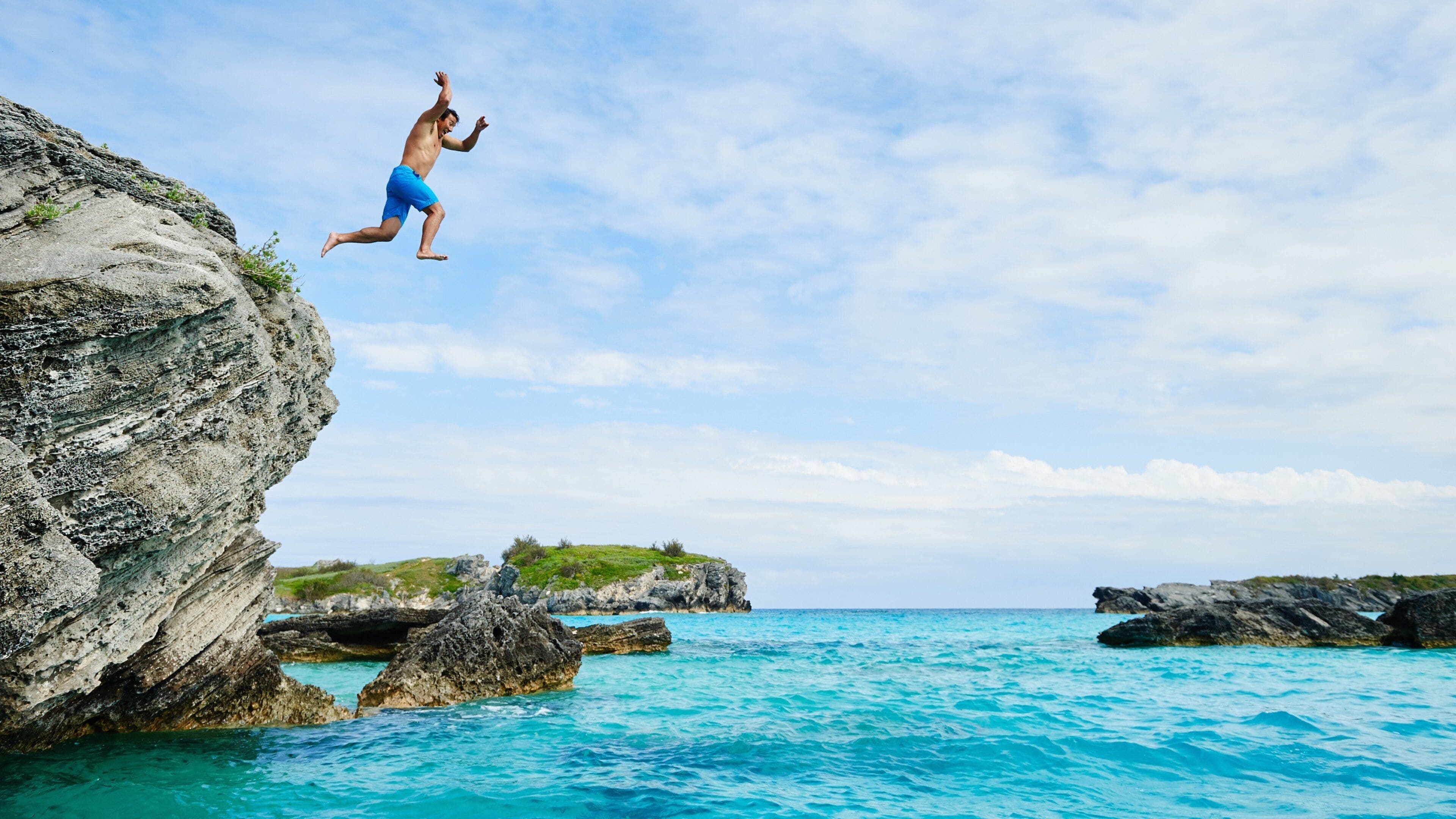 Bermuda das einen schroffe Küste sowie einzelner Mann