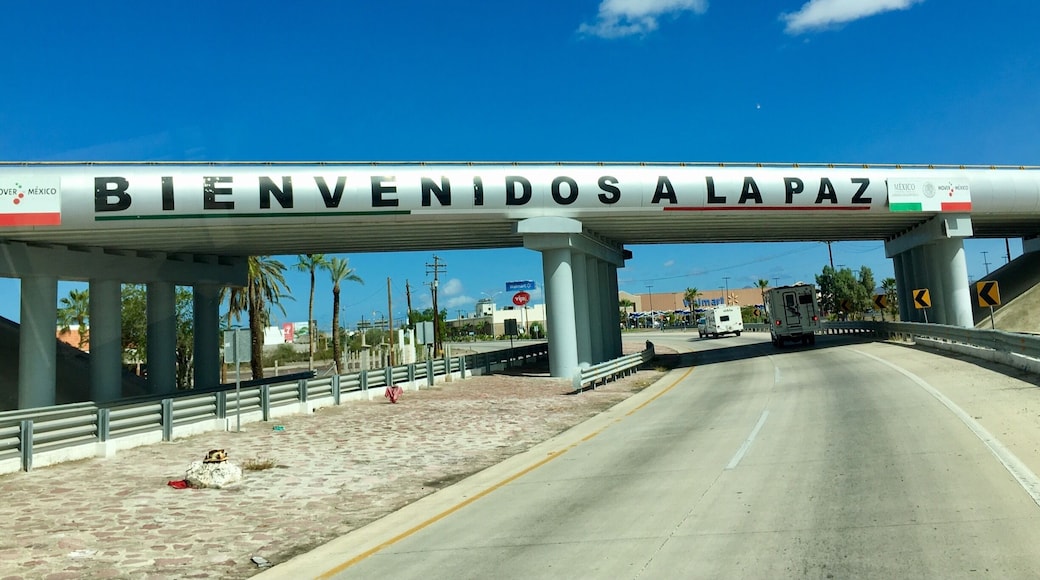Just past the whale tail.
#bajacalifornia
#signs
(Feb 2017)
