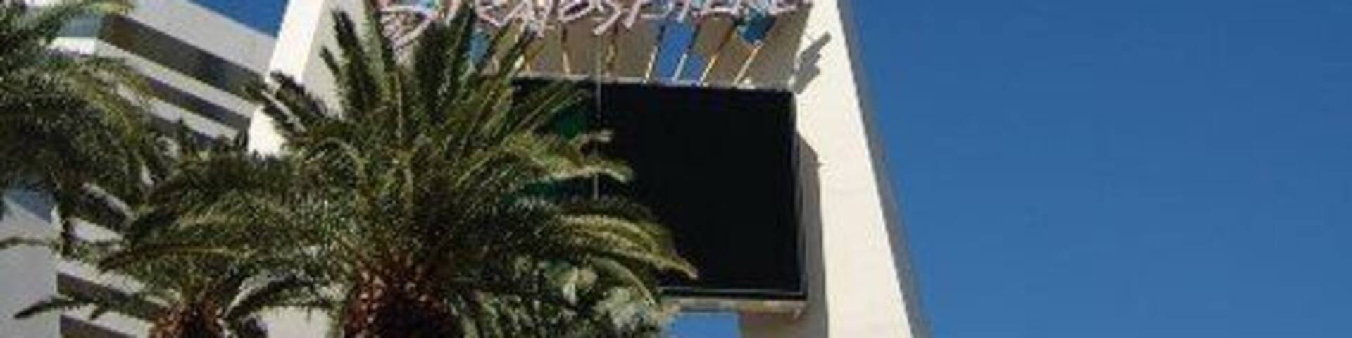 This is a cool cheap location to stay. It’s at the end of the strip. The hotel is far from everything and the walk is a bit daunting.