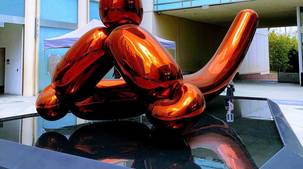 The Giant Balloon Sculpture by Jeff Koons located in LACM Museum.
#leicacamera #art #losangeles #hollywood #instaart #instaartist #artoftheday #contemporaryart #travel #unitedstates #masterpiece #modernart #electriceye #electriceye_photo #citizensofthewo