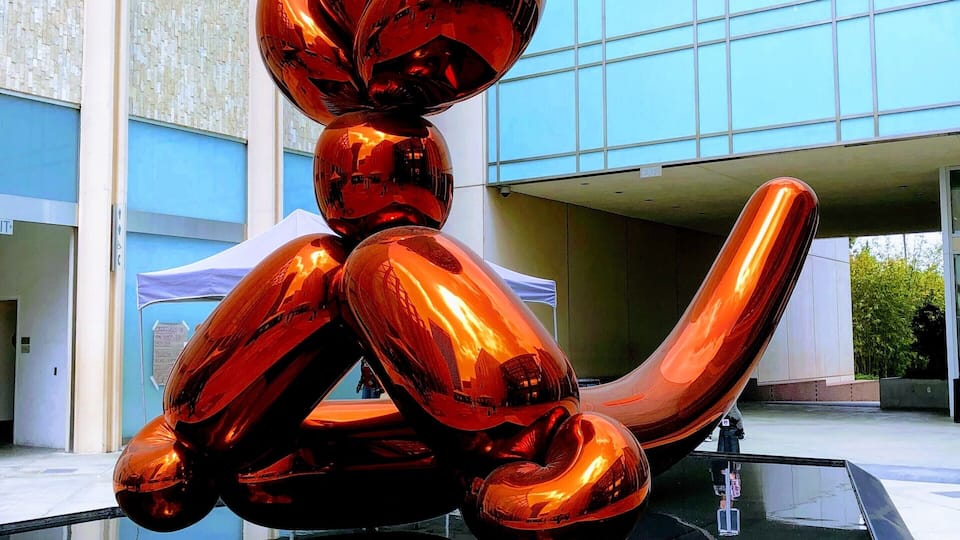 The Giant Balloon Sculpture by Jeff Koons located in LACM Museum.
#leicacamera #art #losangeles #hollywood #instaart #instaartist #artoftheday #contemporaryart #travel #unitedstates #masterpiece #modernart #electriceye #electriceye_photo #citizensofthewo