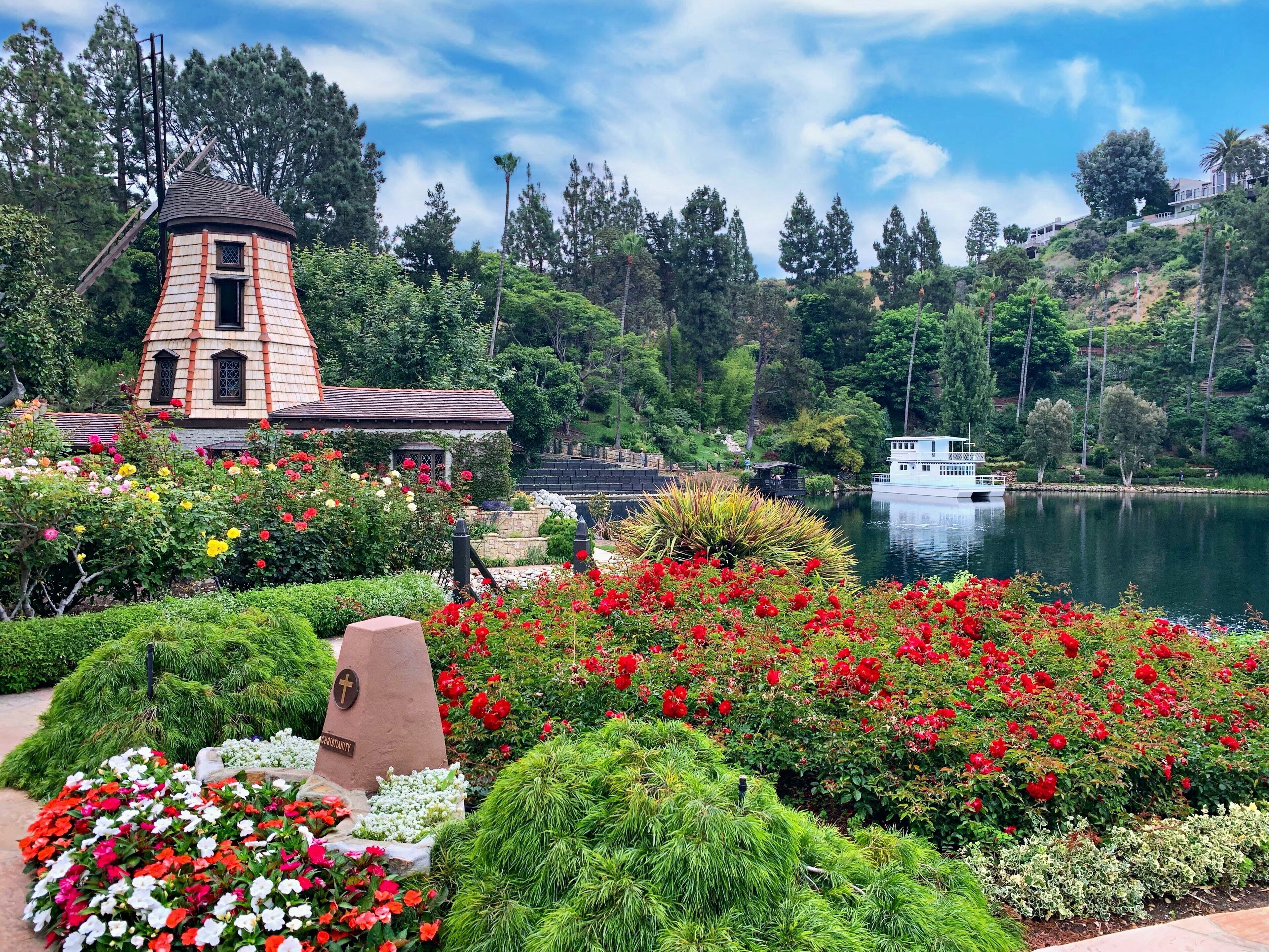 One of hidden places to check out in Los Angeles. Beautiful garden lake located in Santa Monica. Peaceful and serene.