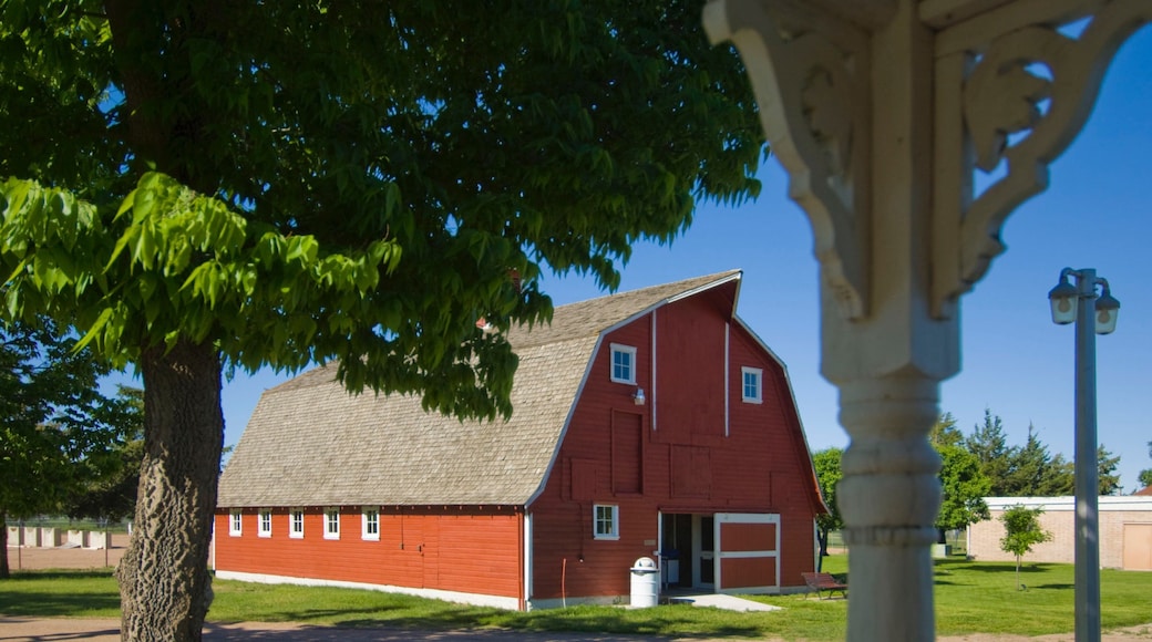 North Platte que incluye patrimonio de arquitectura y una pequeña ciudad o pueblo