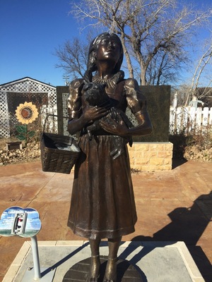 A statue of Dorothy and Toto.