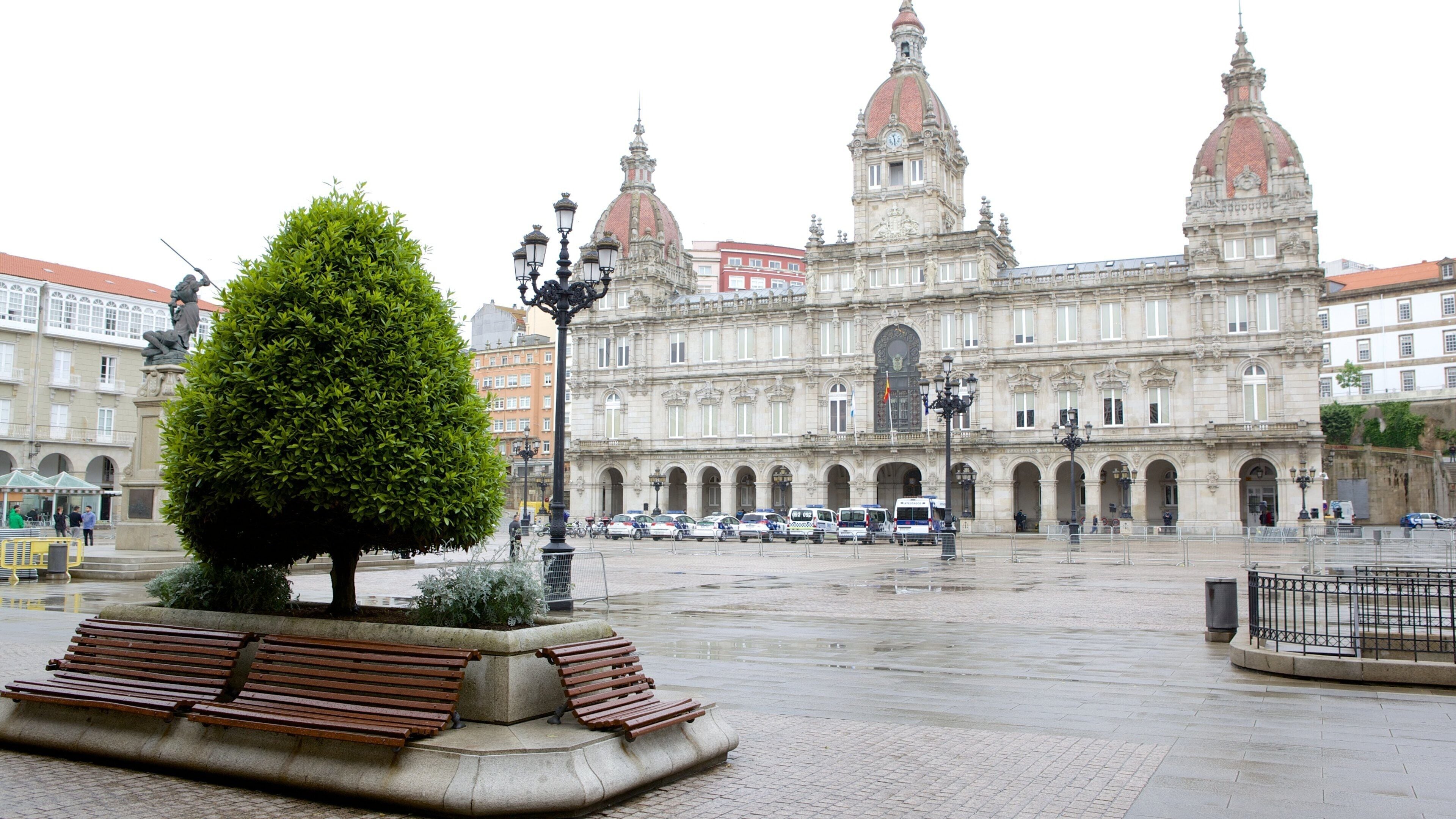 La Corogne montrant square ou place et patrimoine architectural