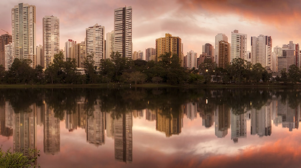 Panoramic view of the most important lake in the city of Londrina, Brazil.