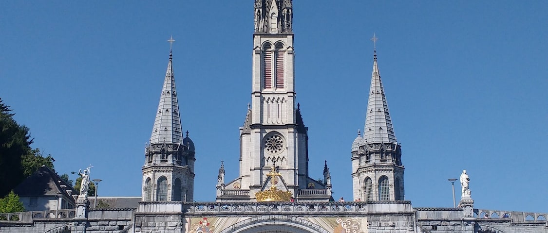 This building is indexed in the Base Mérimée, a database of architectural heritage maintained by the French Ministry of Culture, under the reference PA00135471 .