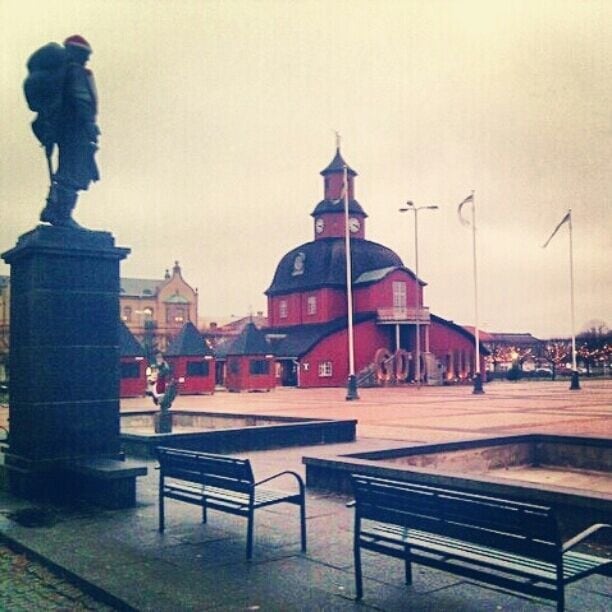 Lidk?ping is an old charming market town in the south of Sweden. The town recently celebrated 500 years anniversary. On Saturdays and Wednesdays the big square makes the setting for a market that draws merchants and people from all over the region, and has done so for a couple of hundred years. The red building by the square is a 400 years old hunting and watchtower used by the count, statesman and mayor Magnus Gabriel De La Gardie. Today it hosts a popular cafe. 