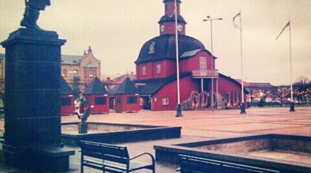 Lidk?ping is an old charming market town in the south of Sweden. The town recently celebrated 500 years anniversary. On Saturdays and Wednesdays the big square makes the setting for a market that draws merchants and people from all over the region, and has done so for a couple of hundred years. The red building by the square is a 400 years old hunting and watchtower used by the count, statesman and mayor Magnus Gabriel De La Gardie. Today it hosts a popular cafe.
