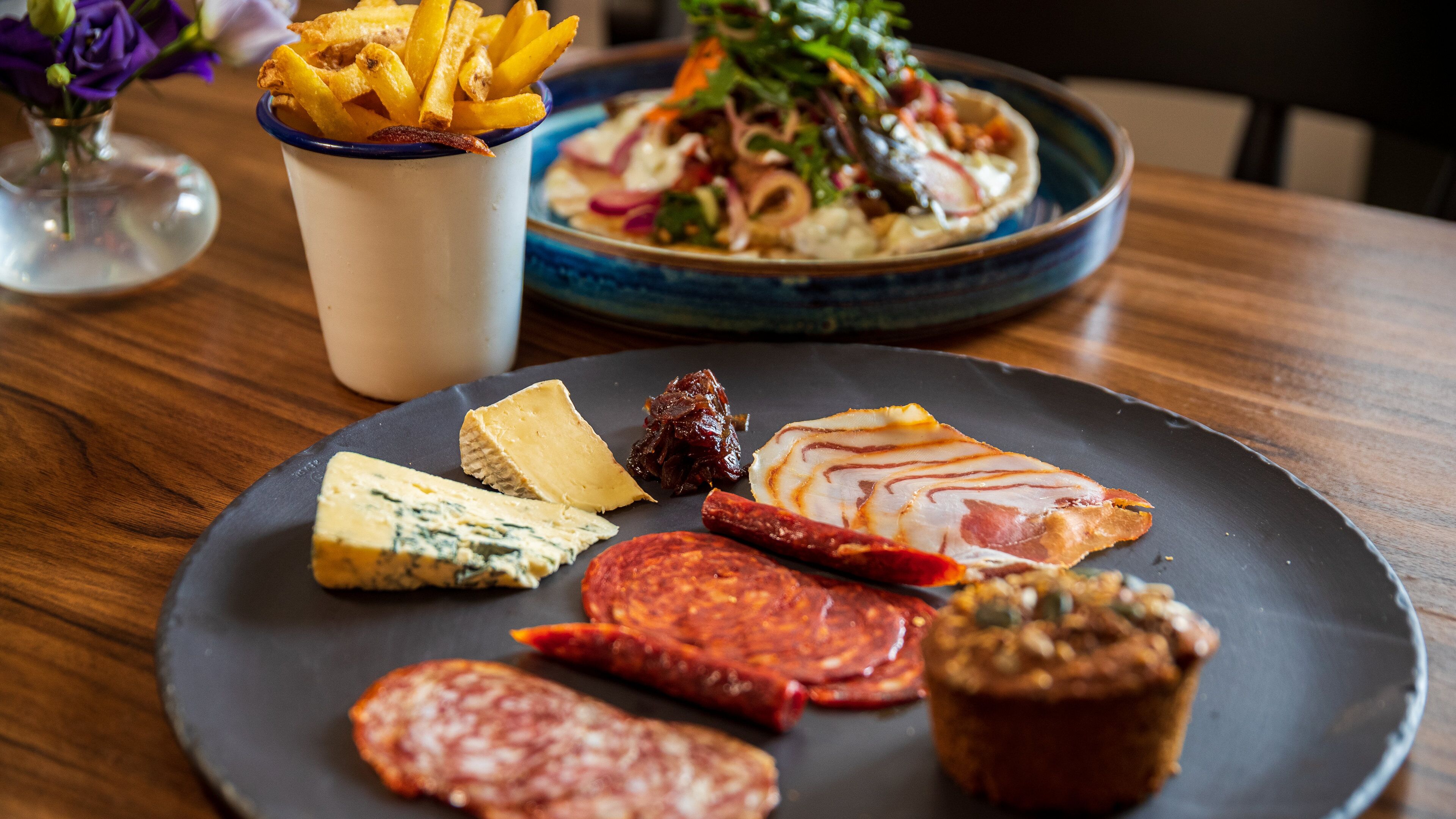 Londonderry showing dining out and food