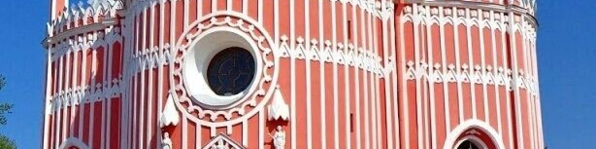 May 2011
Chesme church is a fine neogothic monument in St. Petersburg built in 1780 by arch. Yury Felten for the Russian Empress Catherine II. on the way to her beloved Tsarskoye Selo residence. This church and near palace was built to commemorate the Russian victory over Turkish forces in 1770 in Chesme Bay in Aegean Sea. The neighbouring palace served also as home for soldiers wounded in that war. Today near Moskovskaya metro station and part of the city (built in Stalin' time) and a Russian Orthodox Church sice 1991.
In pink-red and white and with vertical structures and quatrefoil (four leaves like clover) layout it is very original reflecting the anglomania fashion of the Empress and the Turkish exoticism. Rasputin coffin was here in 1916 before its burial in Tsarskoye Selo.