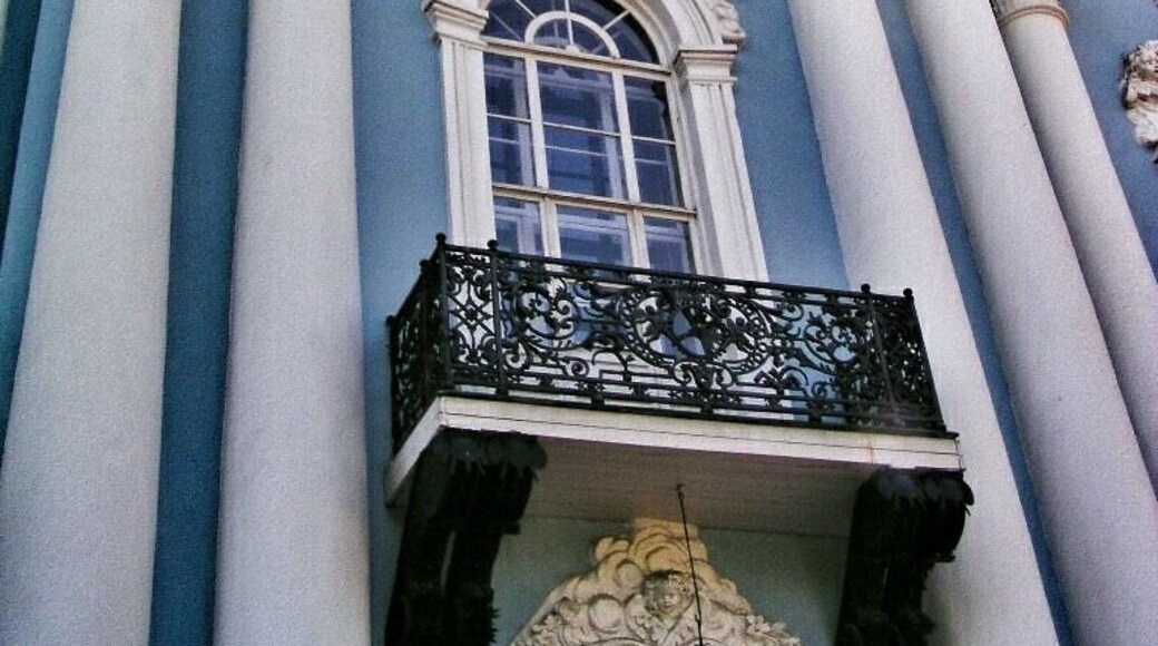 Before I visited Russia I somewhat envisioned it to be a rundown country but that false perception changed quite a bit after visiting St Petersburg which was our first stop after arrival in Russia. Everywhere seems to be well maintained (at least most of the tourist attractions were) with fresh coats of paint!
#architecture
#blue