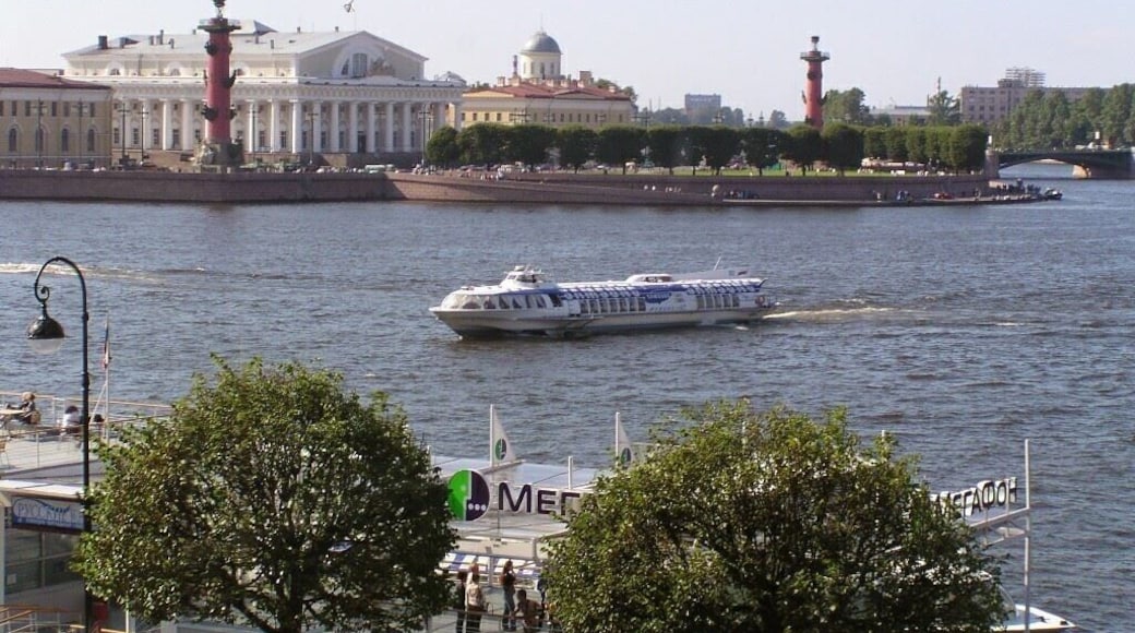 One of the best way to see St Petersburg is to take a leisure cruise. I took many great photos from the river. Pictured here is the Stock exchange and the two rostal columns.