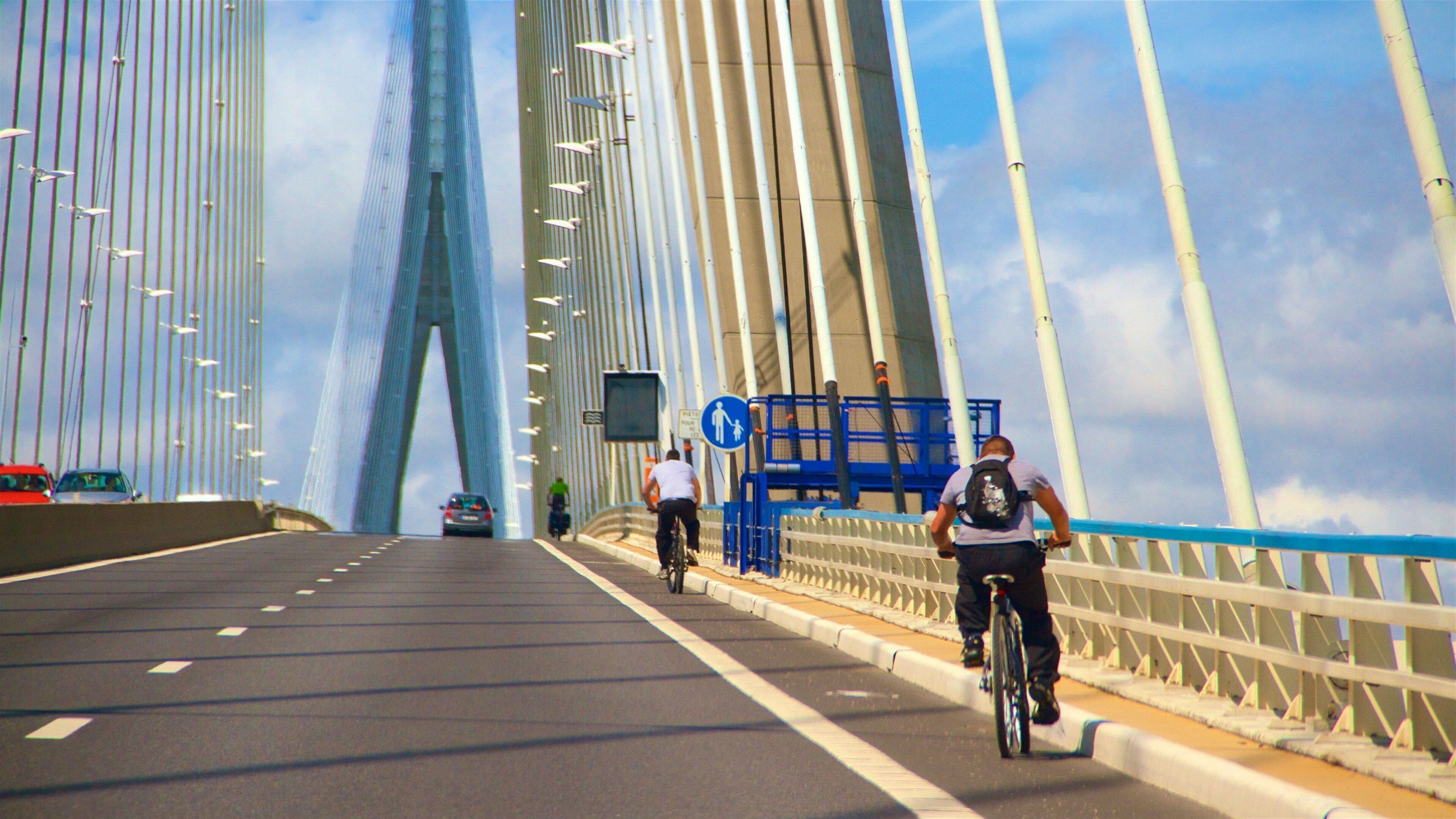 El Havre ofreciendo un puente