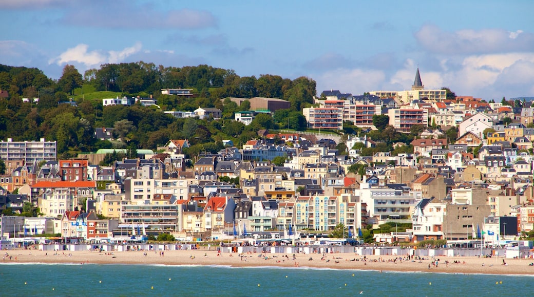 Le Havre featuring general coastal views and a city