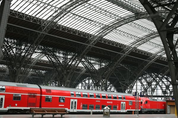 The Central Train Station in Leipzig's claim to fame is that it is the world's largest railway station measured by floor area (or so claims Wikipedia). Train stations hold a strange attraction for the travel addict, and this one doesn't disappoint.