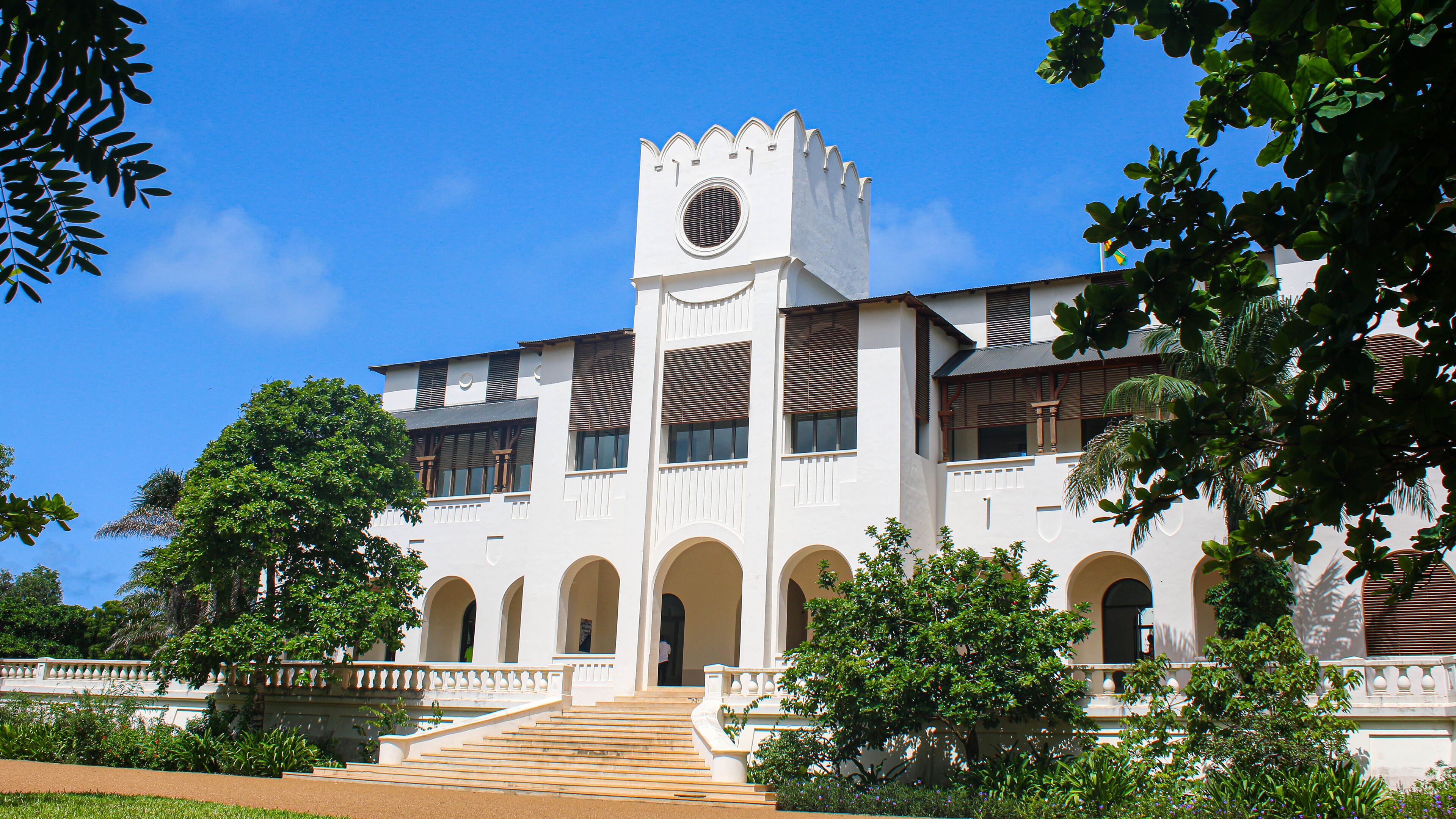 Vue sur l'entrée du Palais des rois de lomé - Afrique de l'ouest, Togo