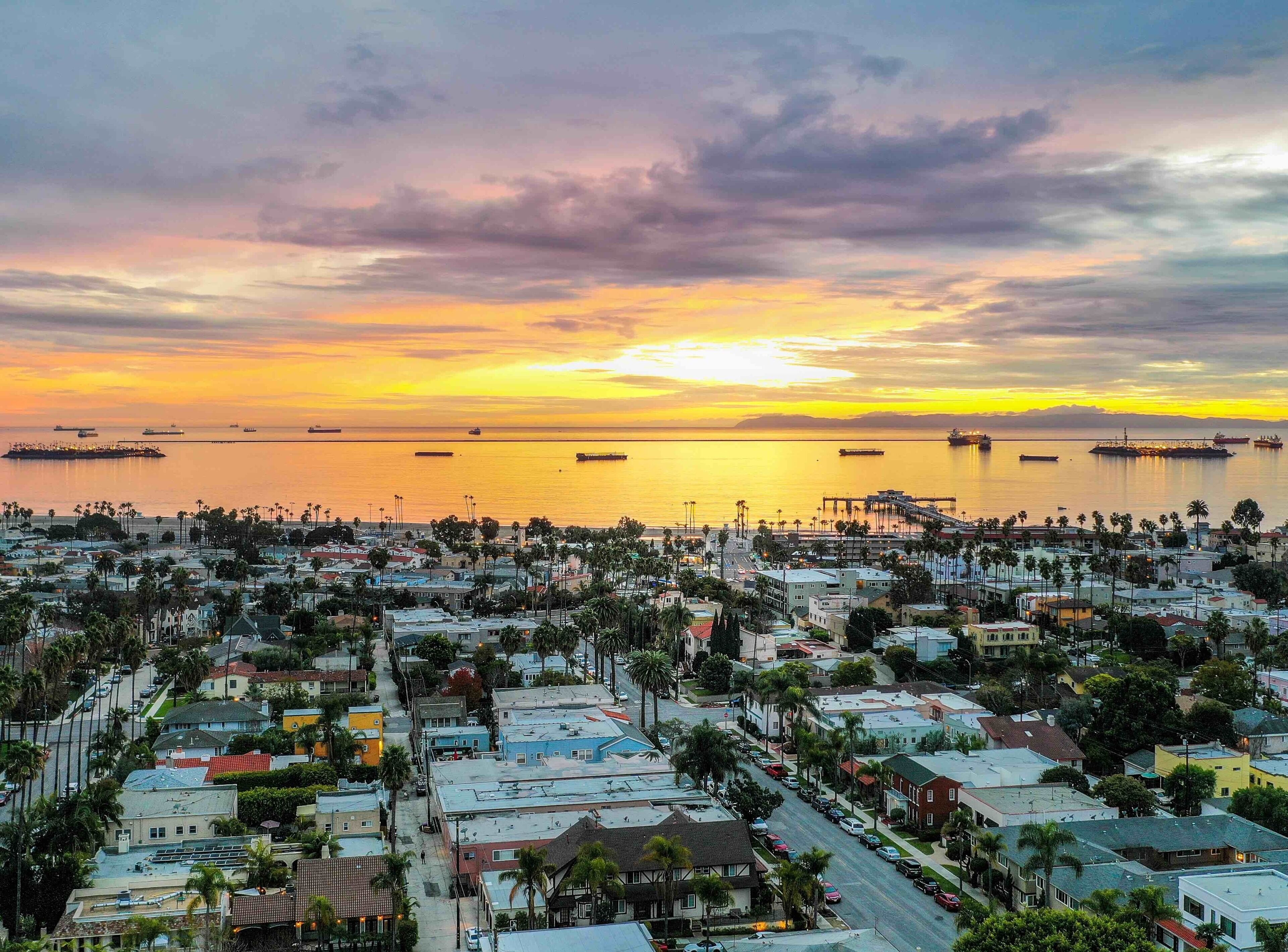 Beach town vibes! 🏝 #longbeach #california #losangeles #sunset #colors #perspective #beach #ocean #views #photography #travel