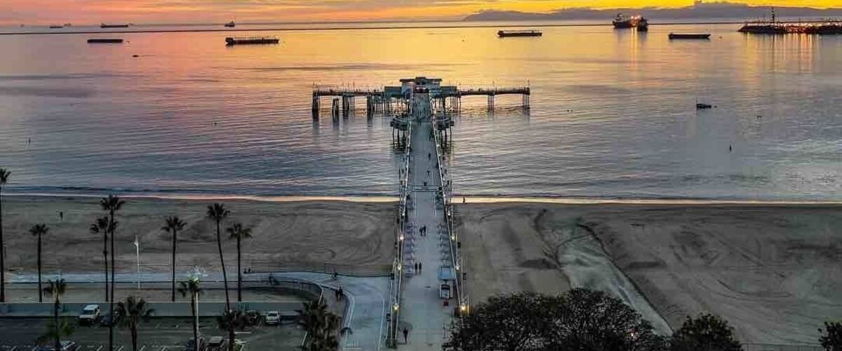 T is for Thankful for California’s beauty!
Another stellar sunset
#longbeach #losangeles #california #sunset #beach #travel #wanderlust #colors #optoutside #drone #photography #beach #ocean #pier