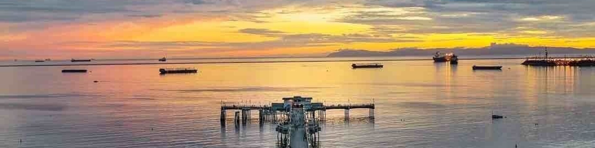 T is for Thankful for California’s beauty!
Another stellar sunset
#longbeach #losangeles #california #sunset #beach #travel #wanderlust #colors #optoutside #drone #photography #beach #ocean #pier