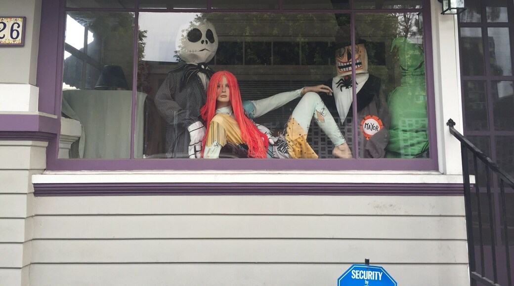 Walking to my yoga class and came across this. #LongBeach #nightmarebeforechristmas