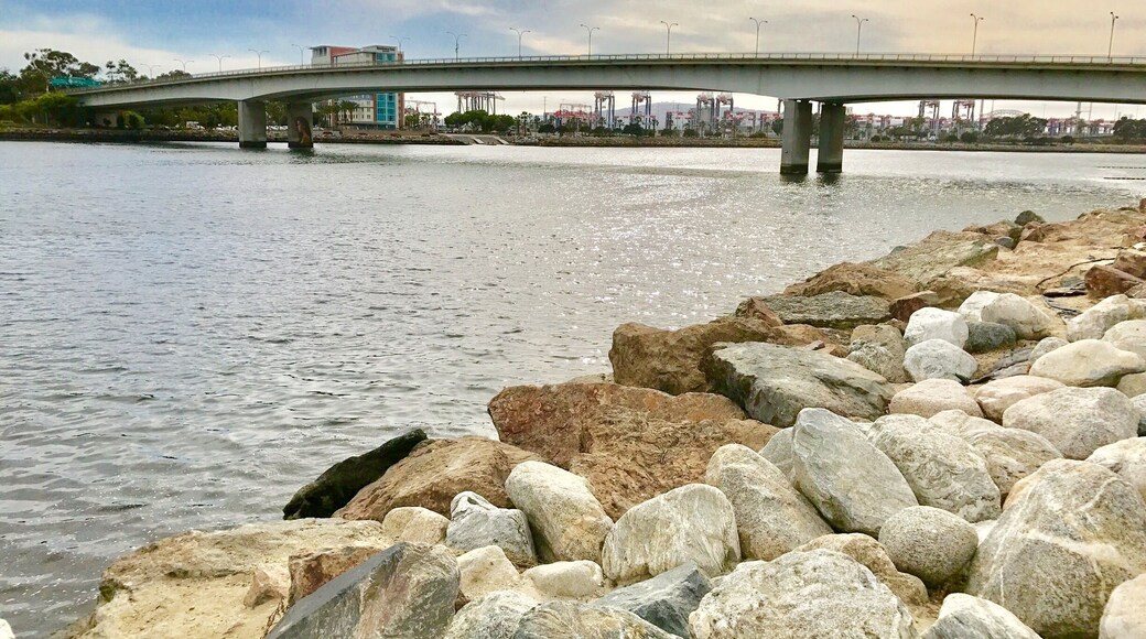 Before the bridge that takes you to the New, you must tackle the rocks