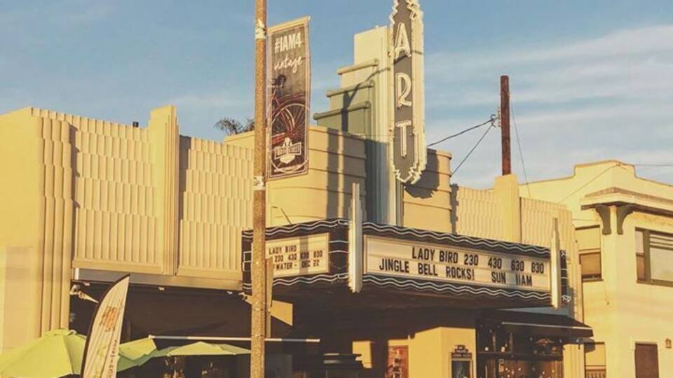 Saw @ladybirdmovie last week in #LongBeach #california at this super cute #theatre #architecture #artdeco ... great movie! Go see it 😊👌🏼