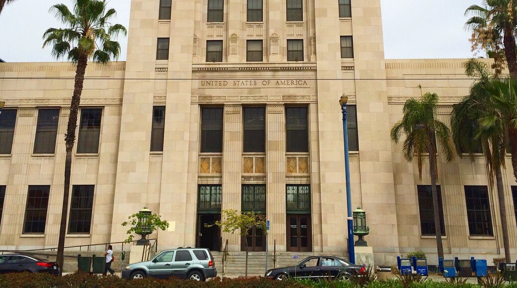 You can see the artdeco in this Long Beach building.