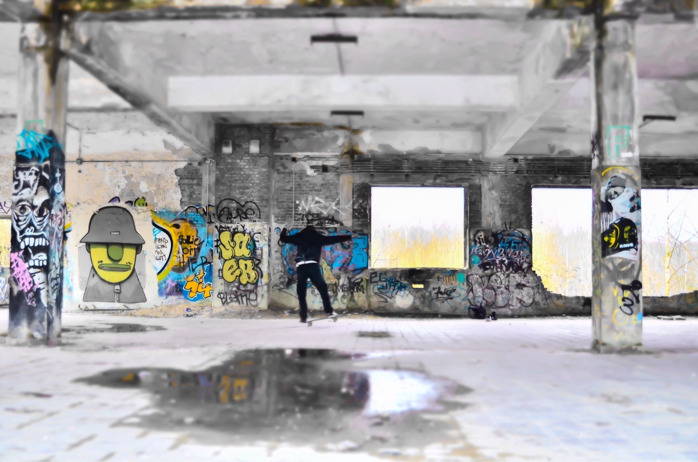 Built between 1817 and 1823, the Mont Cornillon served as defense. It served as prison during the World War I ( 1914-1918 ). It is towards the end of the Second World War ( 1944 ) that the American army uses it as military hospital. Since the abandonment of the site, the damages by the nature and the facts of the Man, the places are seen frequently by tramps, photographers of diverse horizons, drug addicts, young people in lack of adventures, followers of simulations of fights, and recently people who practice illegally firing live bullets since the heights of the least oldest buildings. The fort de la chartreuse and its 40 hectares stays a cult place of Liège.