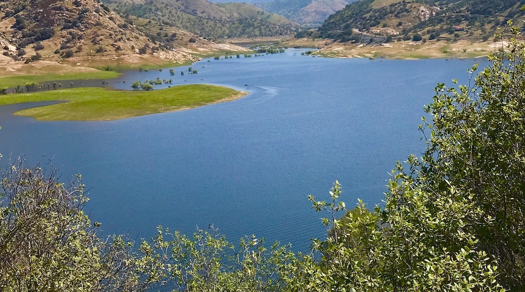 Take a hike around this beautiful valley where there is no shortage of good views! #TakeAHike