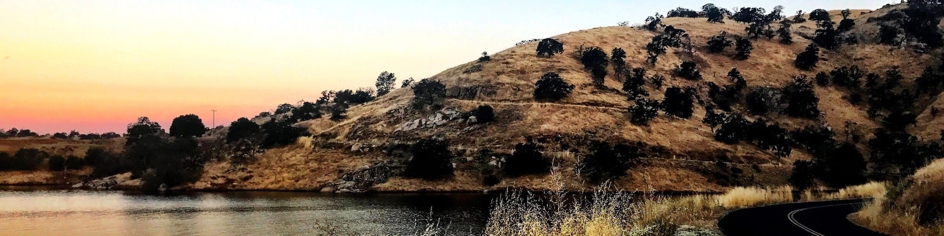 Near Buzzard's Roost Trail @Millerton Lake early morning hike
#TakeAHike #NaturesBeauty #GetOutside #SaveOurPlanetDoYourPart #LightingIsEverything #TheGreatOutdoors #NaturalLight