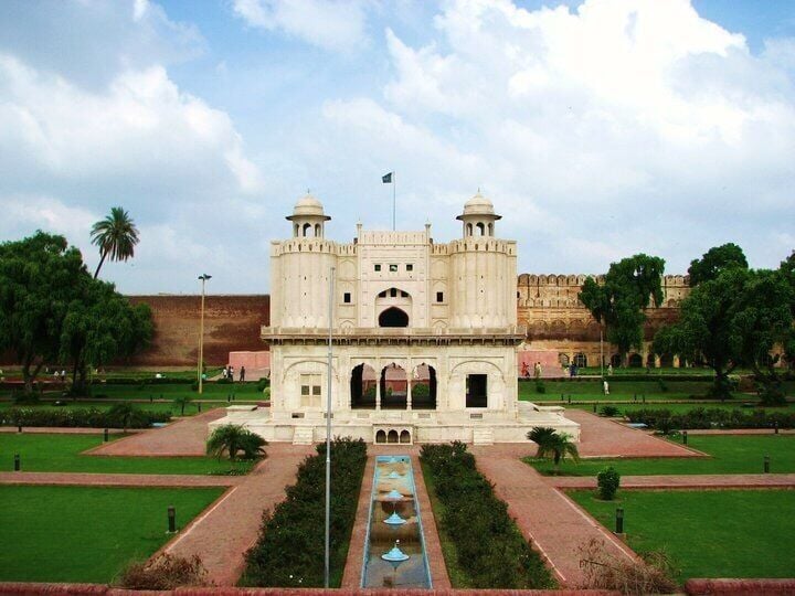Lahore Fort, over 4000 years old and a UNESCO World Heritage Site, was the seat of the Mughal Empire in the 16th century. Famous Emperors of Indo-Pakistan like Akbar, Jahangir, Shah Jahan and Aurangzeb all contributed with beautiful buildings. It was heavily damaged under the Sikh occupation and it's structures, like many other Muslim structures in and around Lahore, were stripped of it's marble which was reused in their Golden Temple in Amritsar, India. The British had to carry out extensive repairs after defeating the Sikhs in the 19th century. One of the highlights on my Lahore trip.