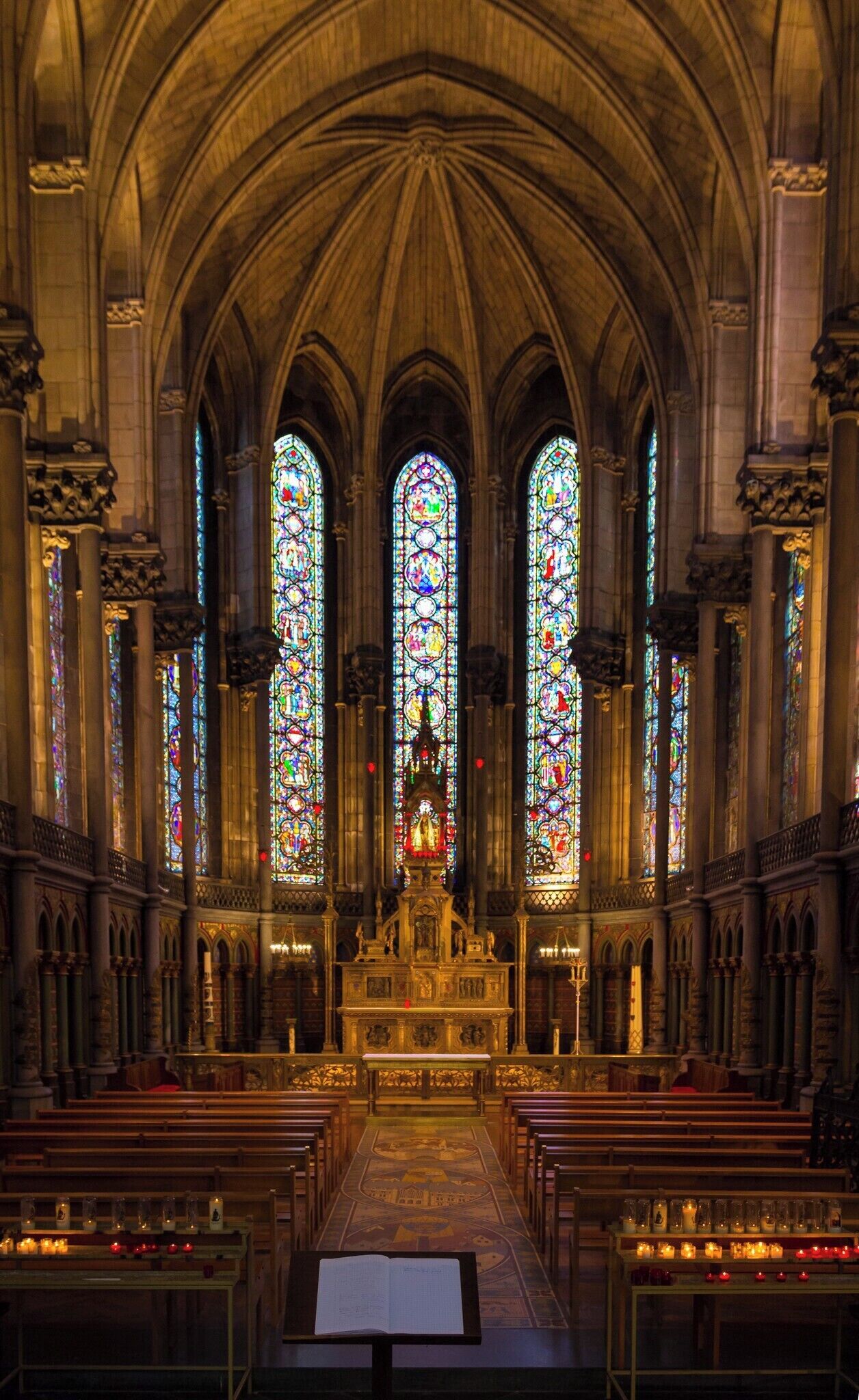 Lille's own little Notre Dame Cathedral.
Canon 100D
Sigma 18-35mm
