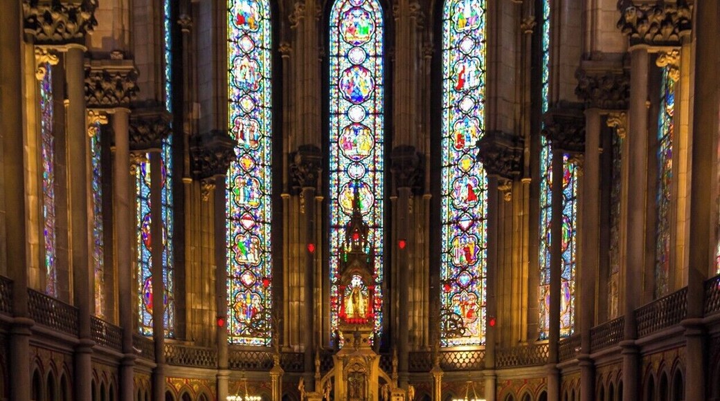 Lille's own little Notre Dame Cathedral.
Canon 100D
Sigma 18-35mm