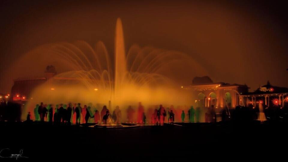 Circuito Mágico del Agua: Watch and see one the biggest waterfountainparks in the world. In the capital of Peru you can find a spectacular series of Fountains, watertunnels, colors and lightshows!